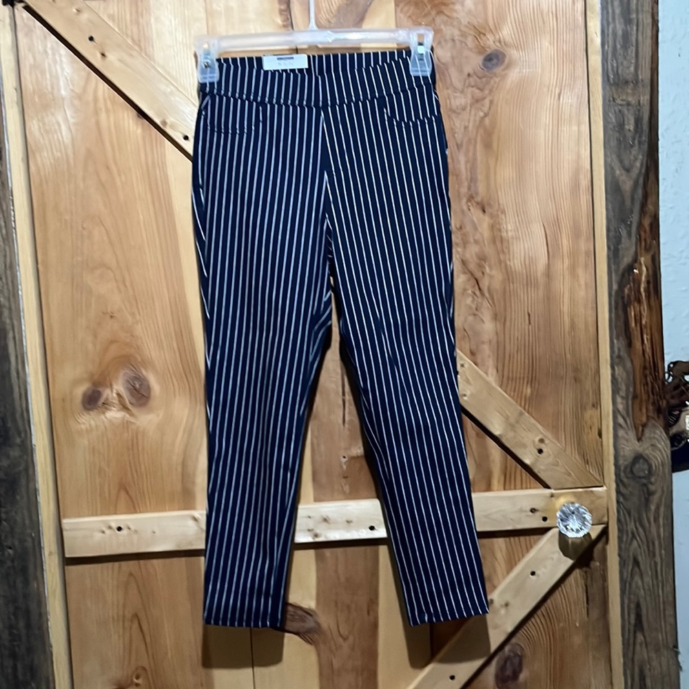 NWT Time And Tru size  (0-2) blue denim with white pinstripe capris